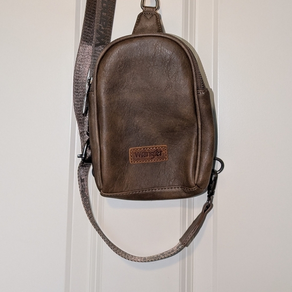 Wrangler Crossbody Purse - Picture 4 of 6